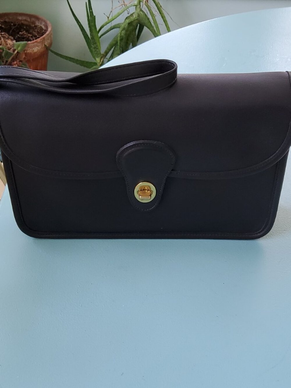 Never Used 1996 Vintage Coach Turnlock Clutch Wristlet in Navy 9971